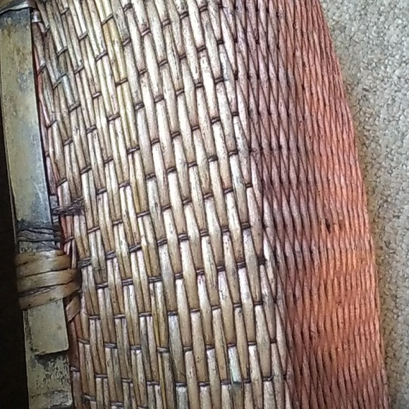 βοΈ  VINTAGE Large WOVEN BASKET WOOD HANDLES& REINFORCE - Picture 10 of 16